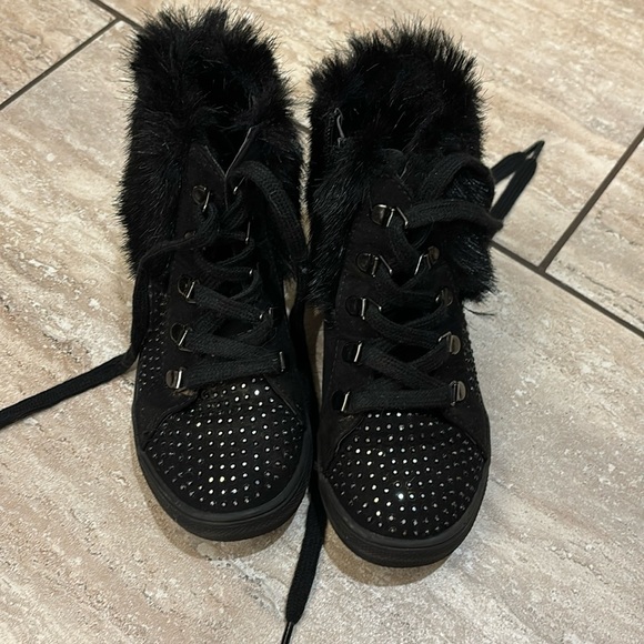 Black KidPik fur topped sneaker with silver studs, size 11 - Picture 1 of 6